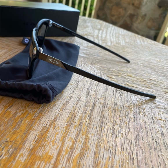 Oakley Prizm Grey #0009451 - Picture 2 of 6